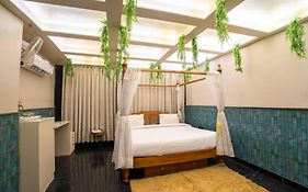 Orsom Stays Sassy - Sector 42